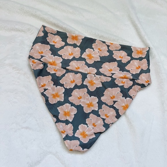 Acacia Echo Bottom in Mahalo Exclusive - Picture 2 of 3